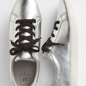 Gap metallic lace up shoes